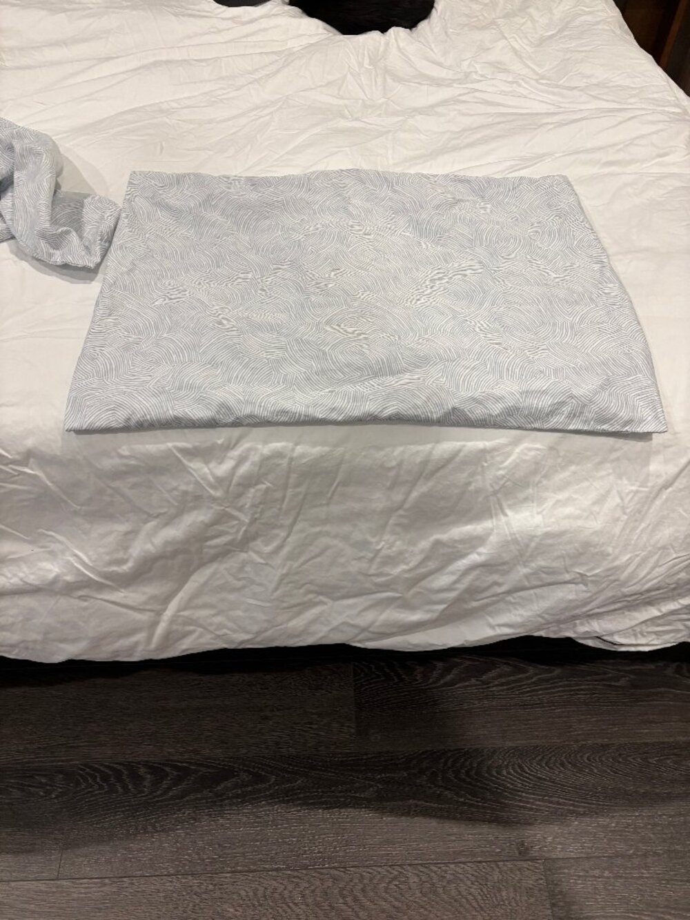 Brooklinen luxe sateen pillowcases 'Calm Waters' in Frost